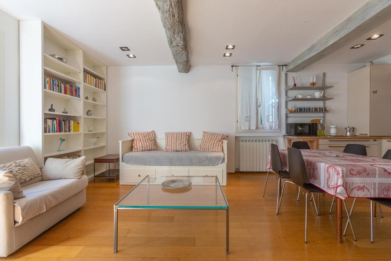 Pleasant Central Apartment With Garden Bologna Exterior photo