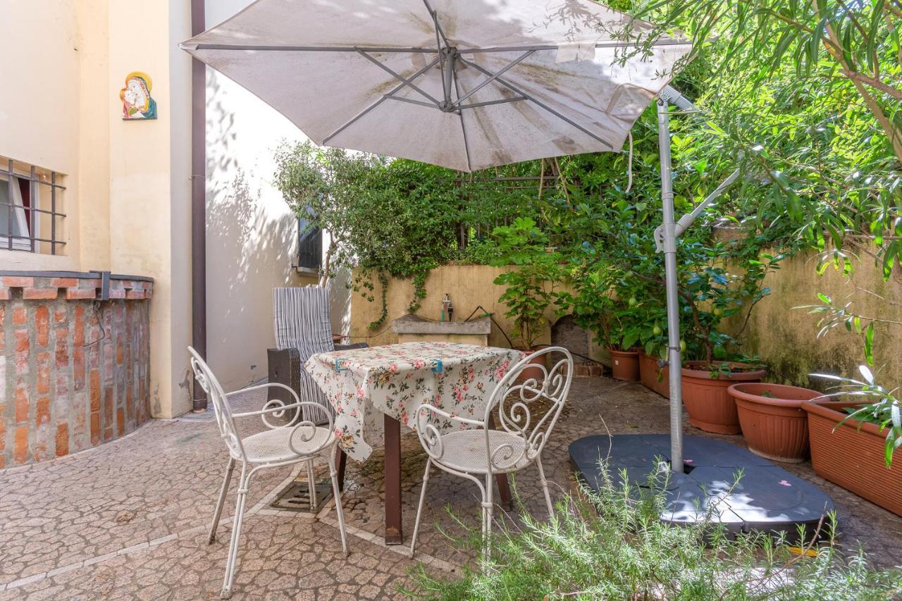 Pleasant Central Apartment With Garden Bologna Exterior photo